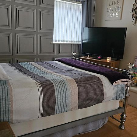Open Planned Apartment Birkenhead Extérieur photo